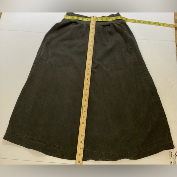 Cut loose small grey cotton A=line skirt with pockets. - Picture 5 of 6